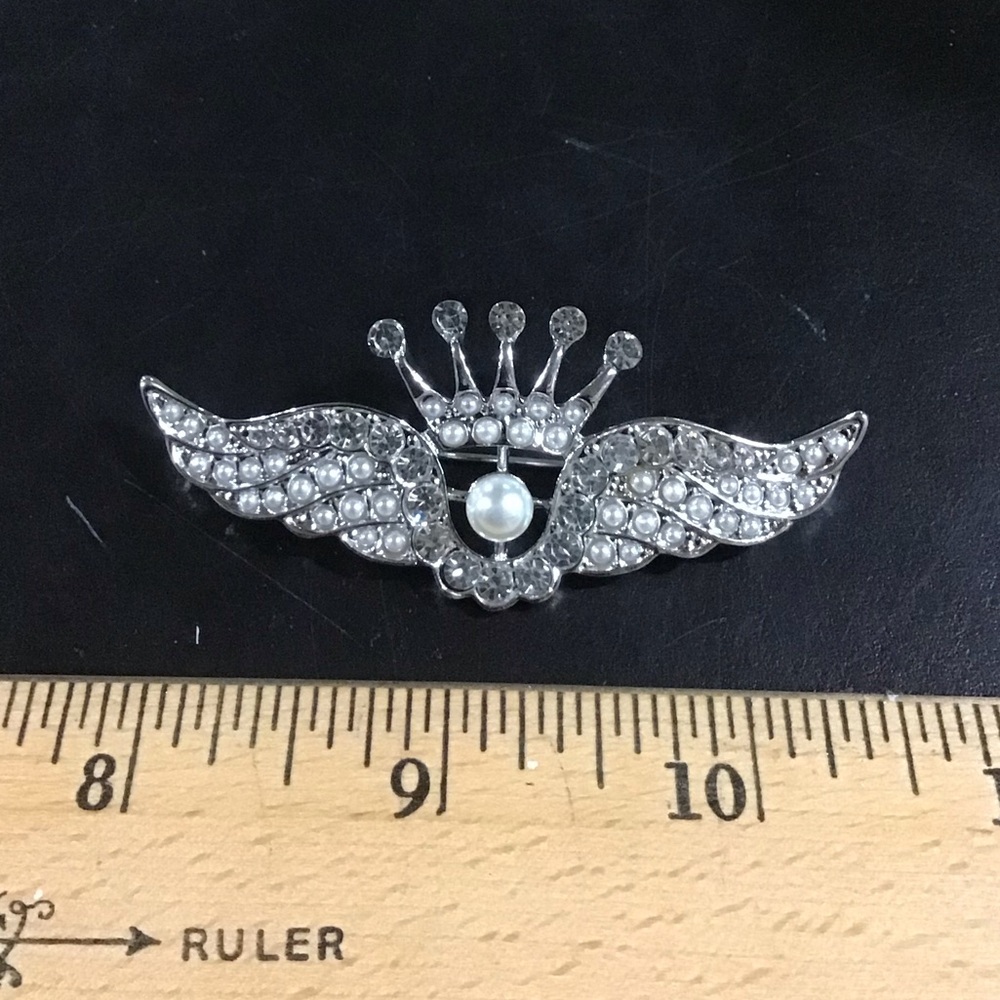 MENS BROOCH PIN CROWN WINGS RHINESTONES PEARL VERY SHARP NWOT SILVER TONE